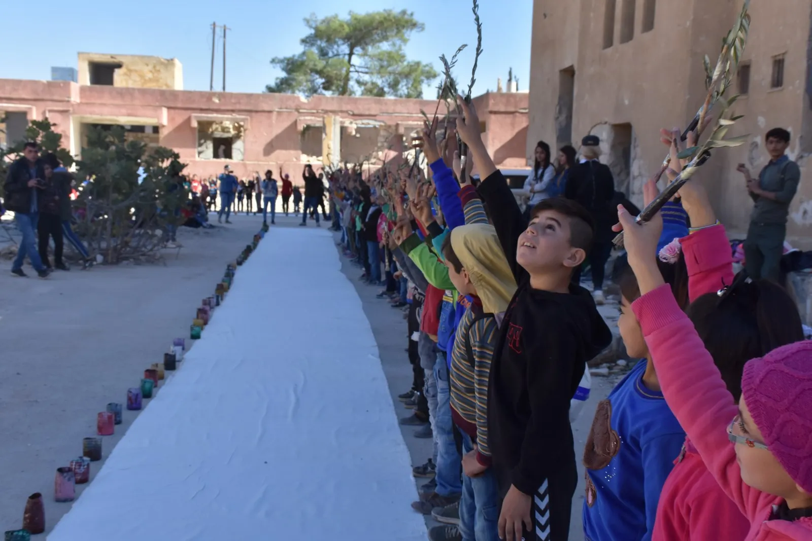 Nexşên zarokan serpêhatiya Efrînê vedibêjin