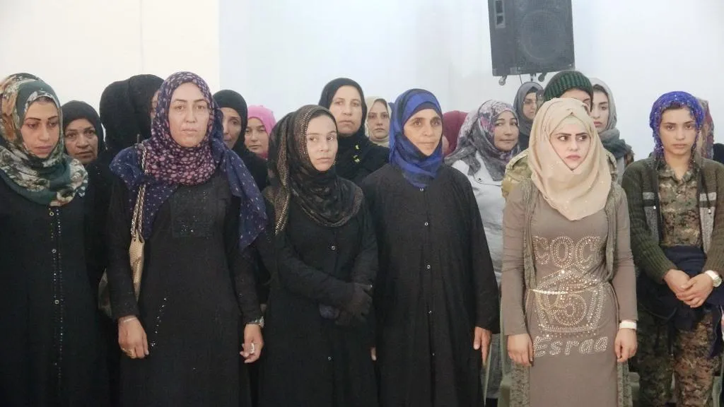 Li Reqayê gav bi gav ber bi azadiya jinan ve