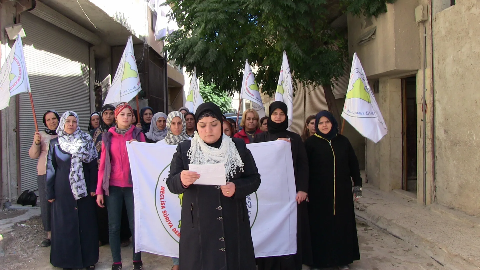 ‘Pêwîste hemû jin yekitiya xwe ava bikin‘