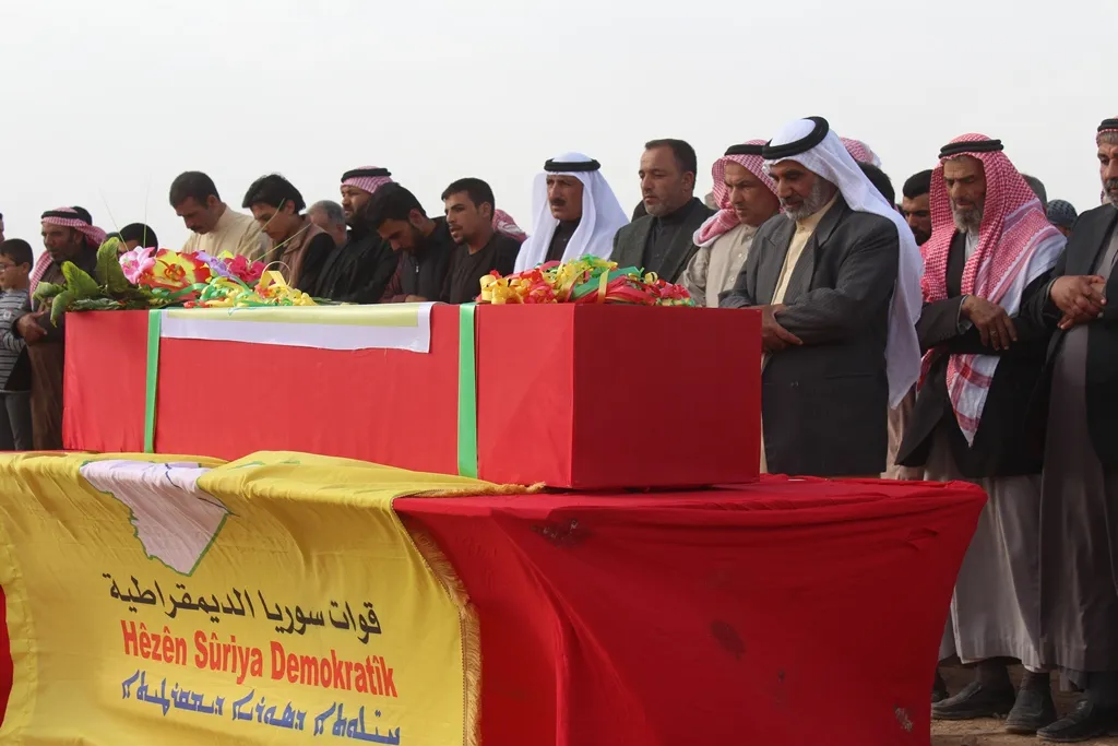 Li Tebqayê cenazeyê şehîdekî hate veşartin û nasnameyê du şehîdên din hatin eşkerekirin