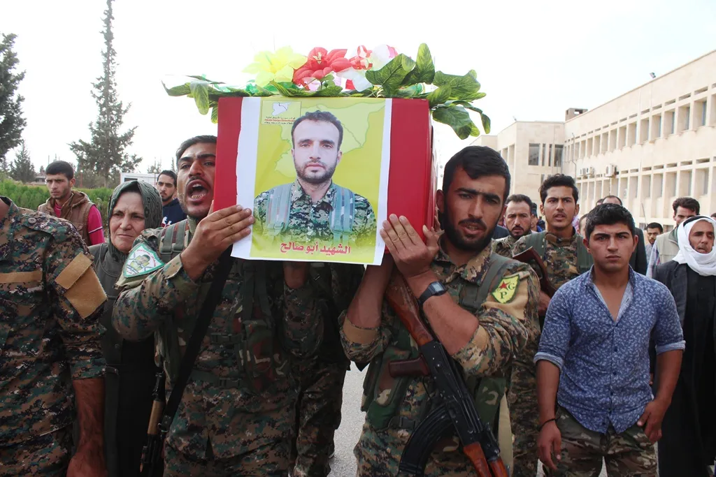 Li Tebqayê cenazeyê şehîdekî hate veşartin û nasnameyê du şehîdên din hatin eşkerekirin