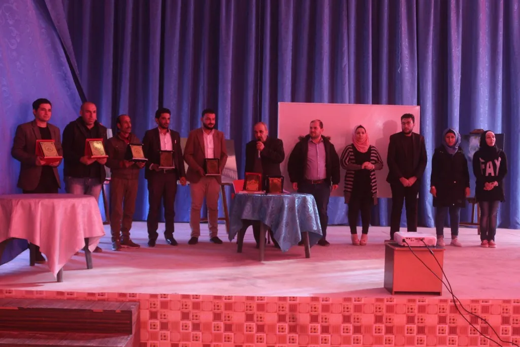 Komîteya Çand û Hunerê ya Minbicê hejmarek rewşenbîr xelat kir