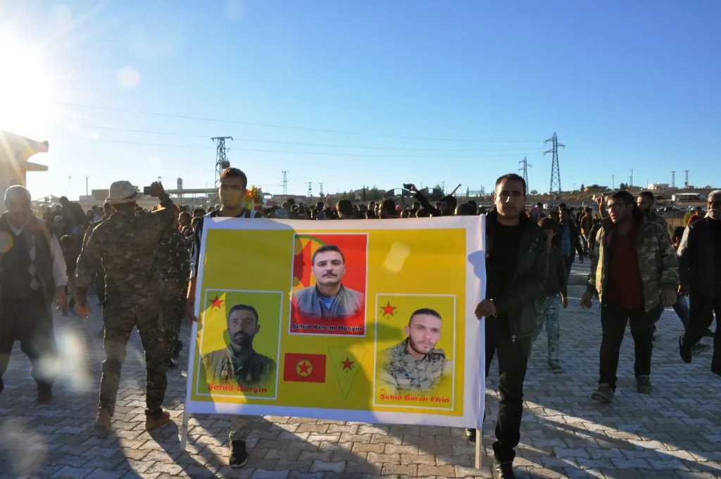 Li Kobanê şehîdek hate oxirkirin û nasnemeya du şehîdan hate eşkerekirin