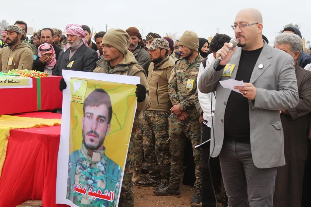 Cenazeyê şervanê QSD‘ê Muxtar bi merasîmeke girseyî hate veşartin