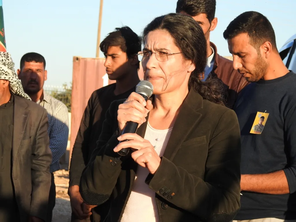 Şêniyên herêma Firatê şehîd Zên Ramadan oxir kir