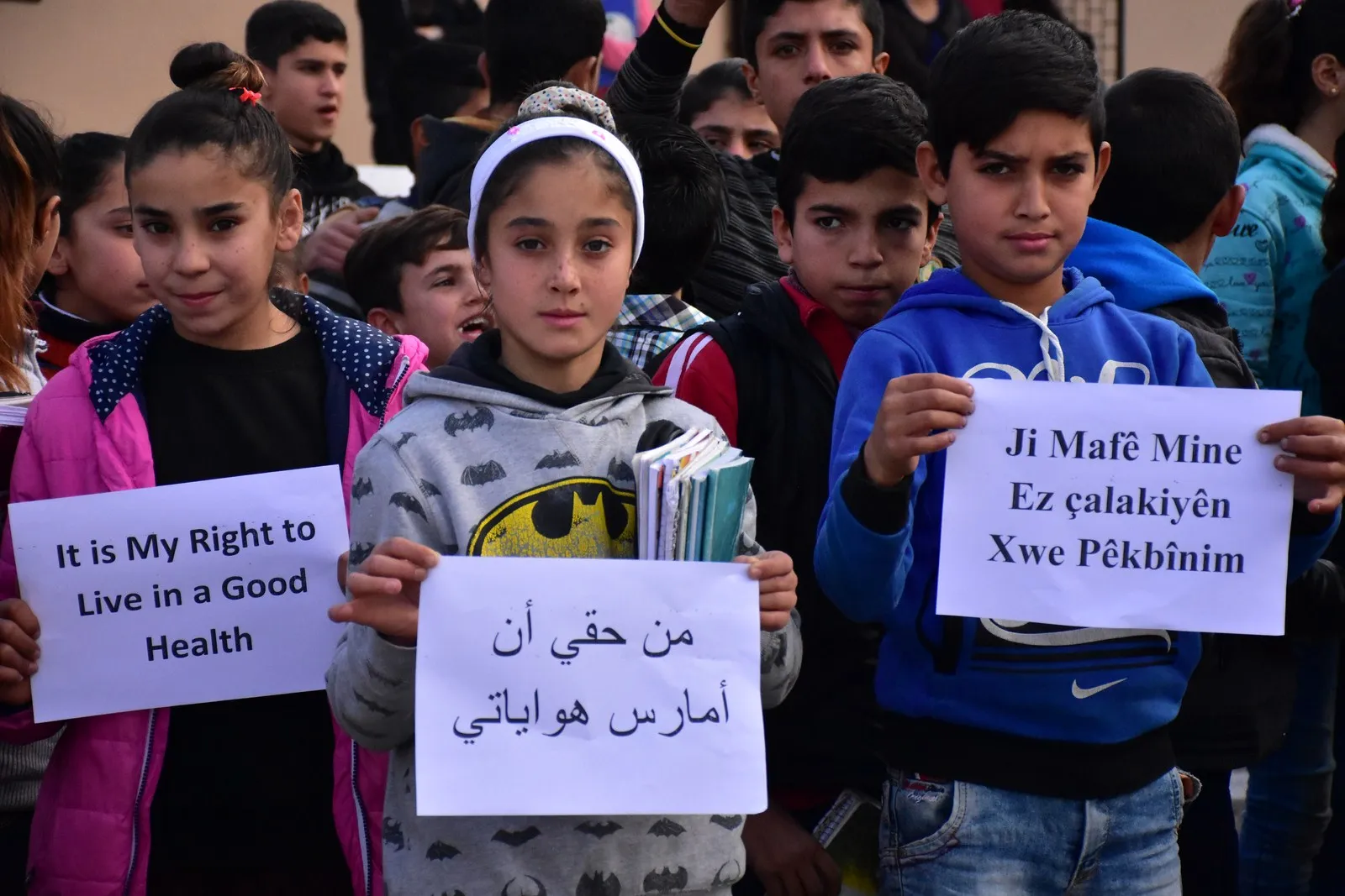 Zarokên Efrîn şad û bextewar bûn