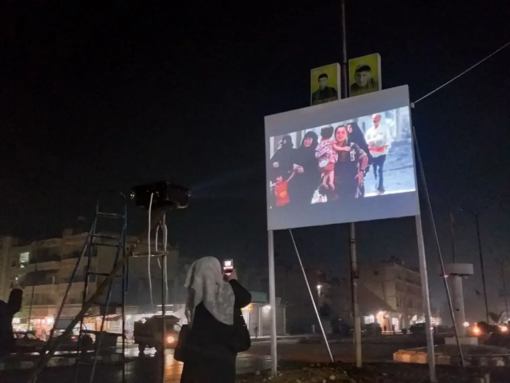 Têkoşîna jin di ekraneke mezin de tê nîşandan
