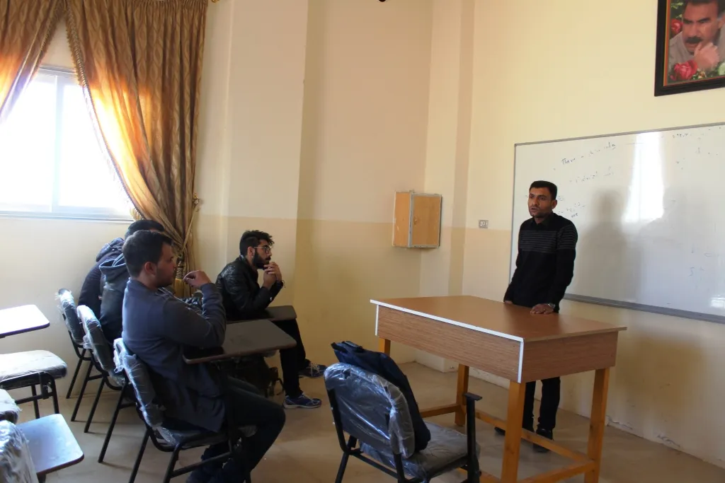 Beşa Biyolojiyê di Zanîngeha Kobanê de hate vekirin