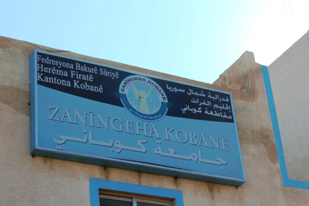 Beşa Biyolojiyê di Zanîngeha Kobanê de hate vekirin