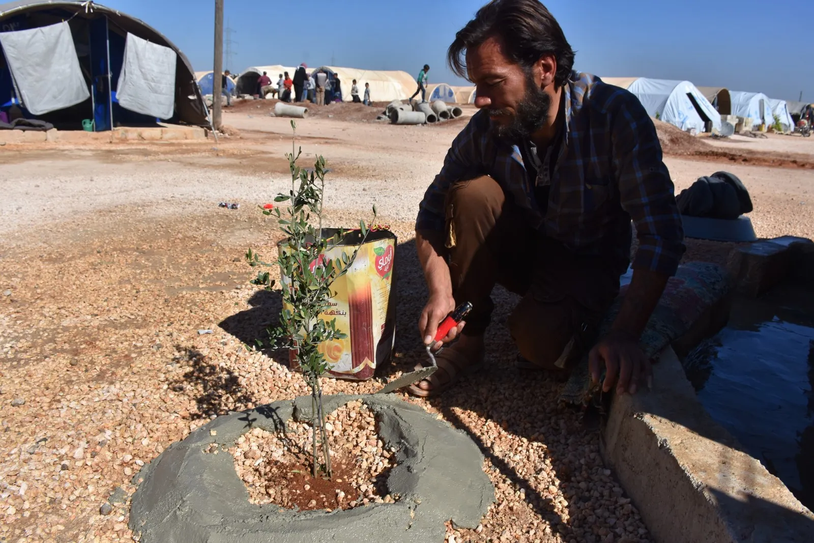 Bi dîmen gelê Efrînê li kampên berxwedanê