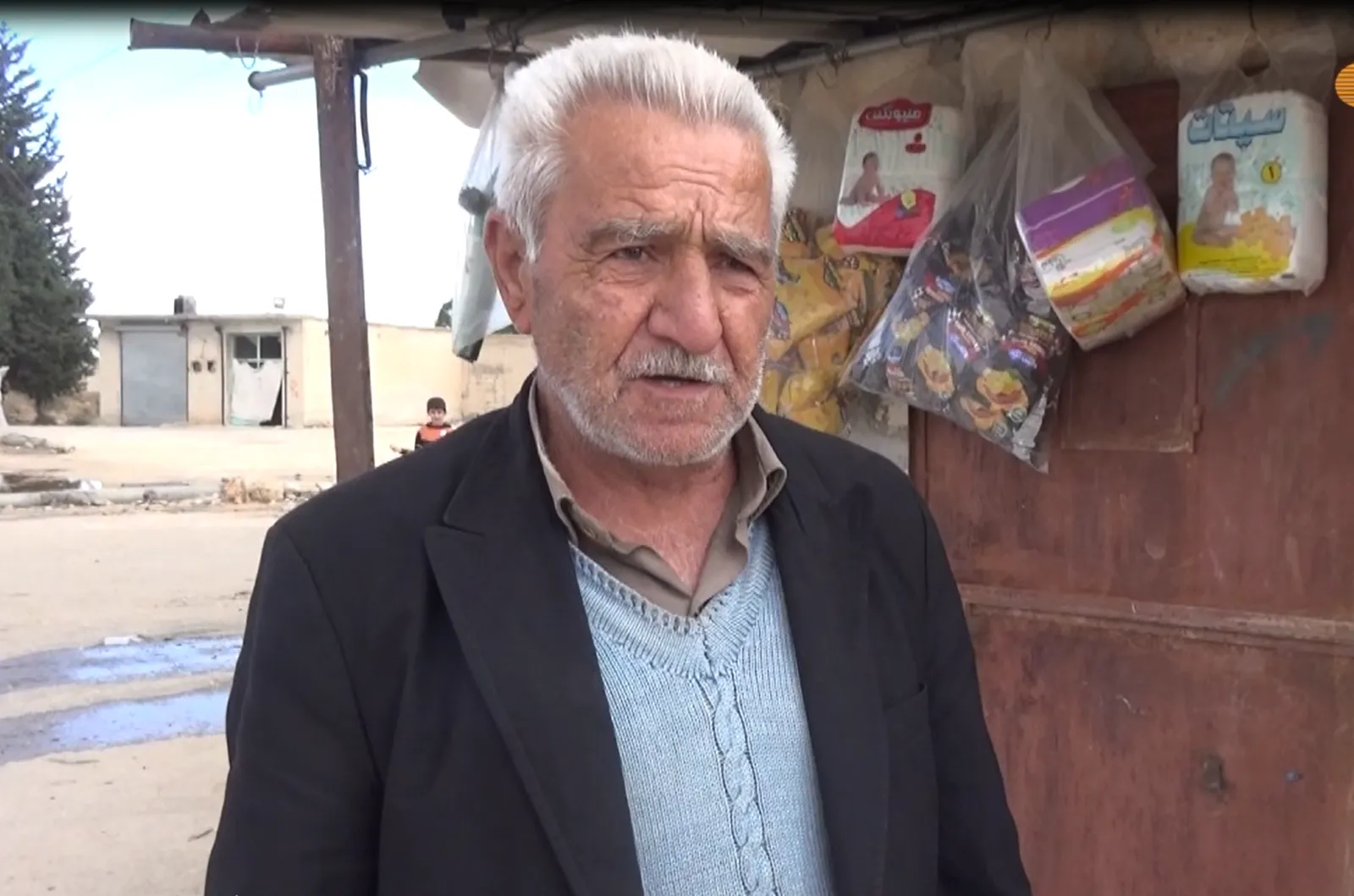 Di kavilan de dimînin û dibêjin 'Em ê vegerin Efrînê'