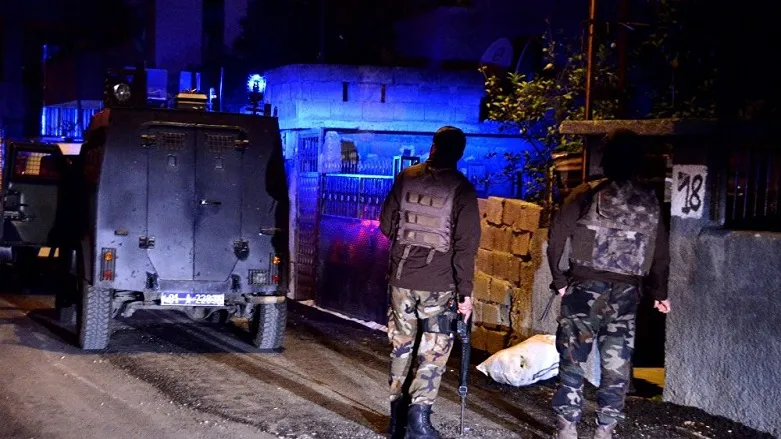 Di operasyonên qirkirina siyasî Gelek kes hatin binçavkirin
