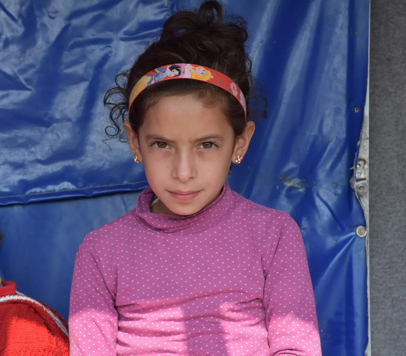Zaroka 9 salî, zarokên kampê fêrî zimanê kurdî dike