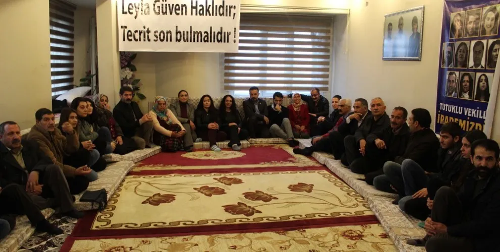 HDP'yiyan li Amed û Wanê greva birçîbûnê dest pê kir