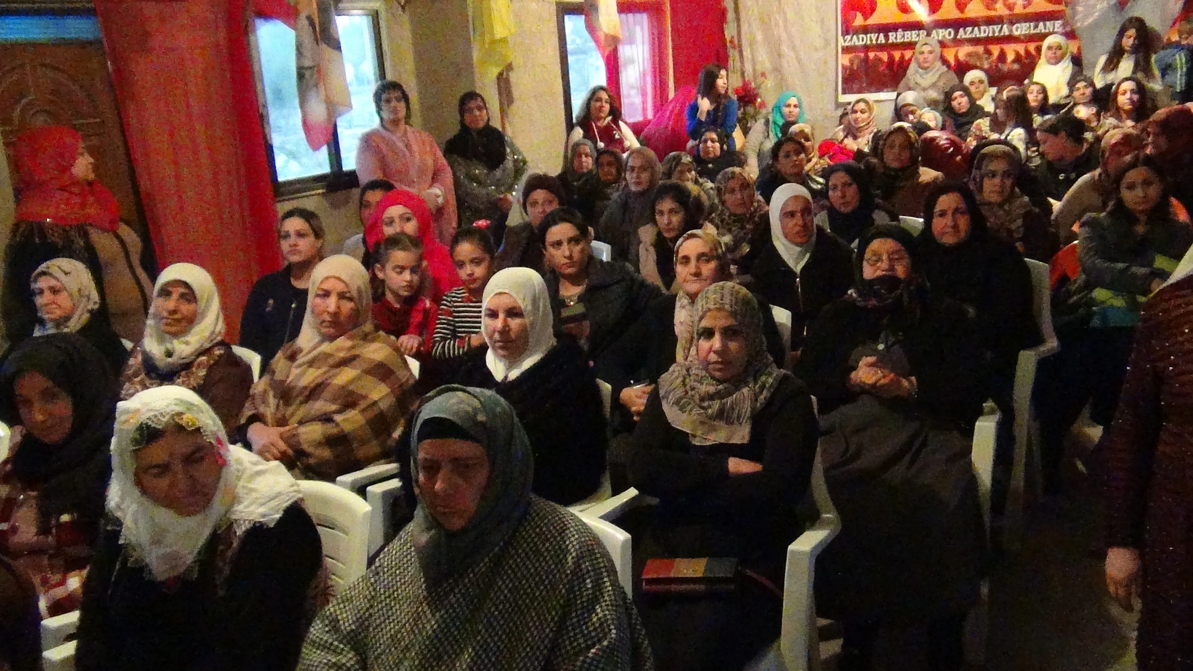 Kurdên li Şamê salvegera PKK`ê pîroz kirin