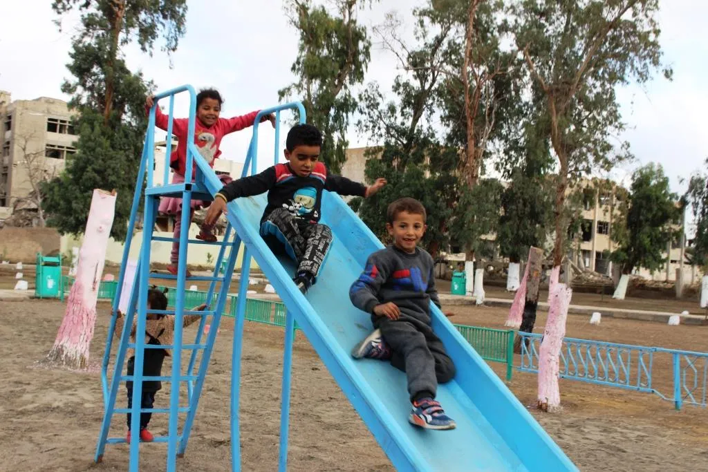 Piştî sererastkirina parkan, şadiya zarokên Reqayê vedigere