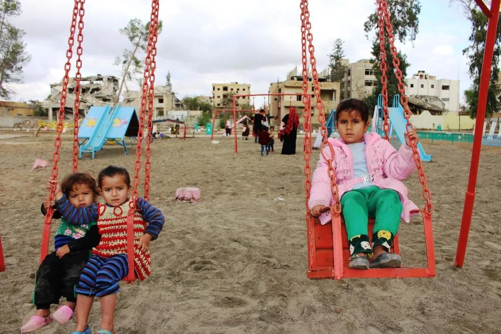 Piştî sererastkirina parkan, şadiya zarokên Reqayê vedigere