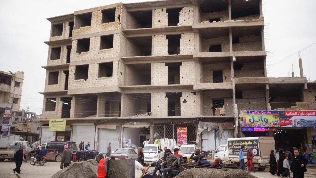 Piştî vegera şêniyan tevgera avakirinê li Reqayê geş bûye
