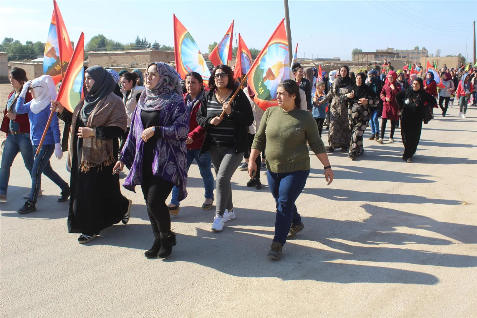 Malbatên şehîdan li dijî biryara Amerîkayê xwepêşandanek li dar xist