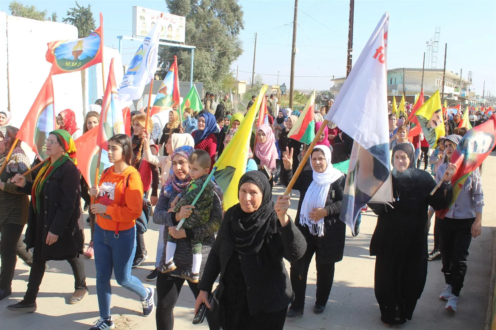 Malbatên şehîdan li dijî biryara Amerîkayê xwepêşandanek li dar xist