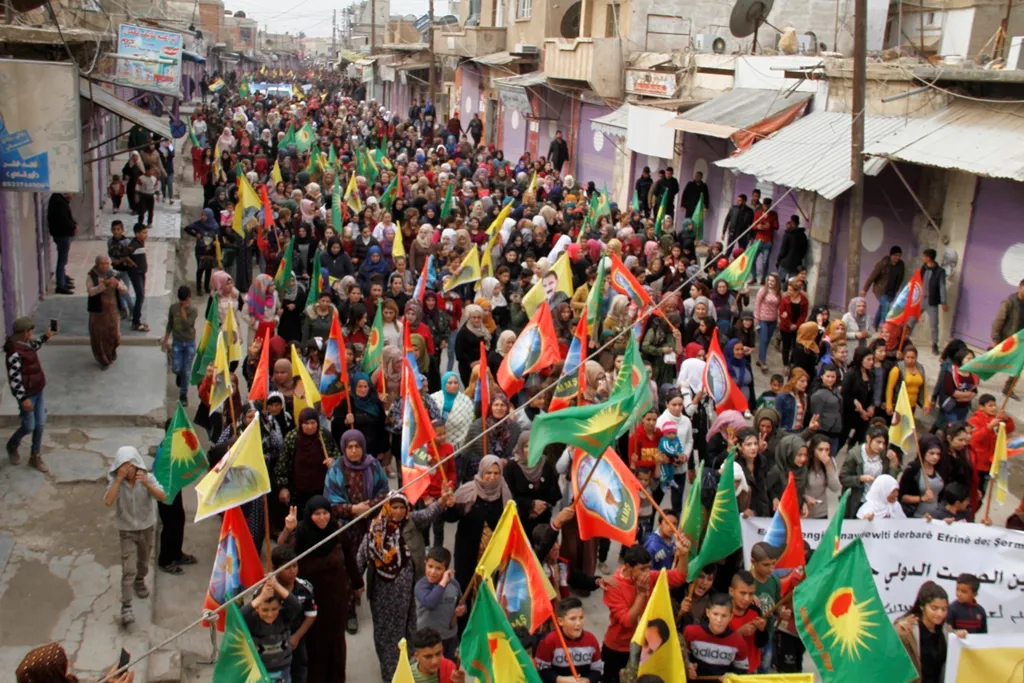Pêkhateyên Serêkaniyê li dijî dagirkeriyê li ser pêyan in