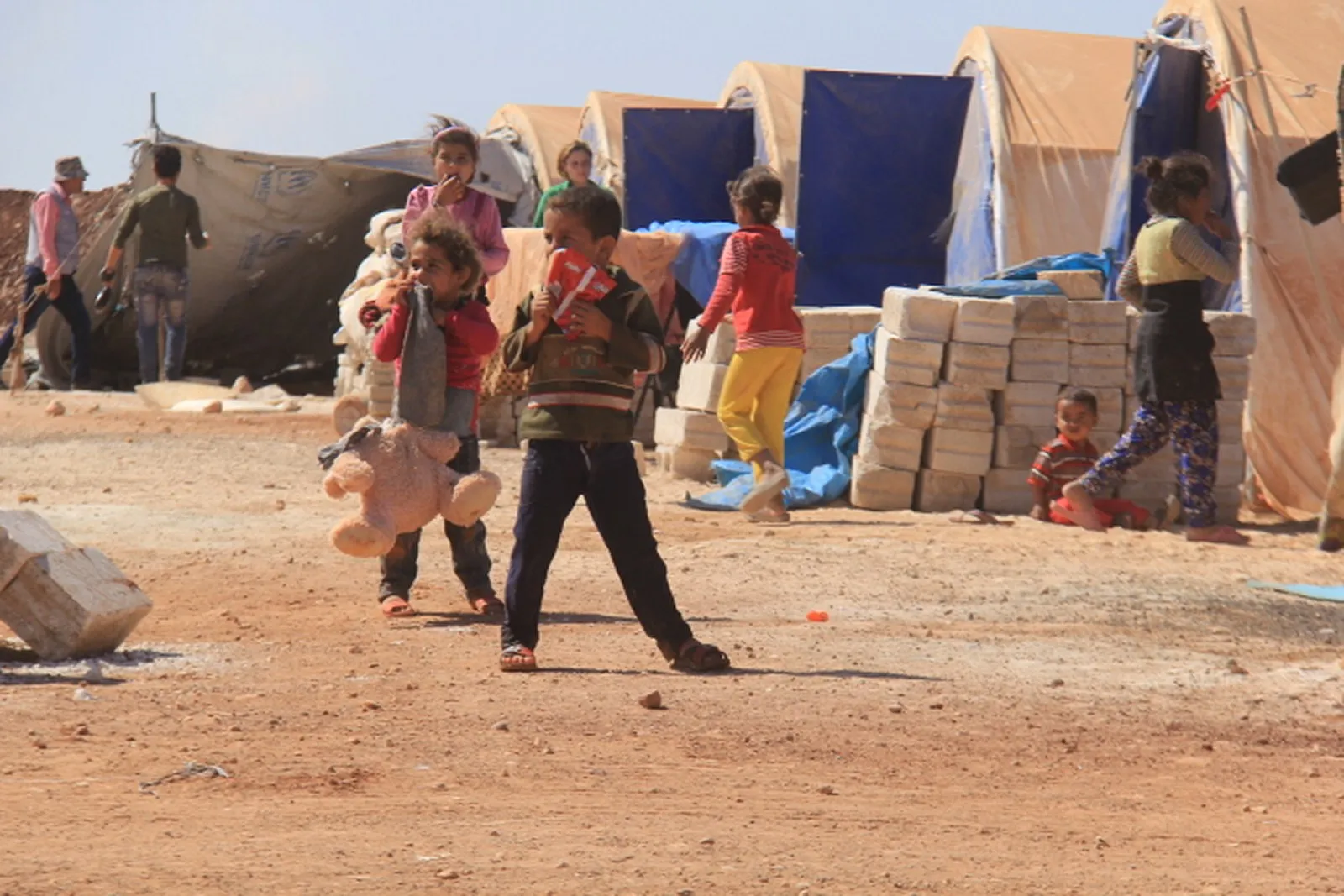 Bi wêneyan zarokên Efrînê