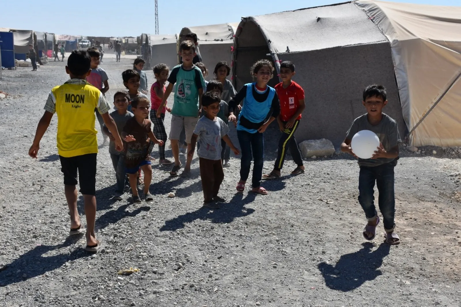 Bi wêneyan zarokên Efrînê