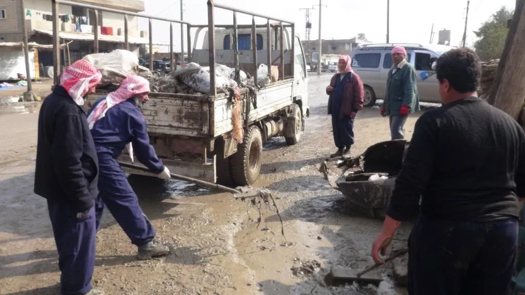 ‘Dest bi dest em bajaroka xwe bixemilînin’