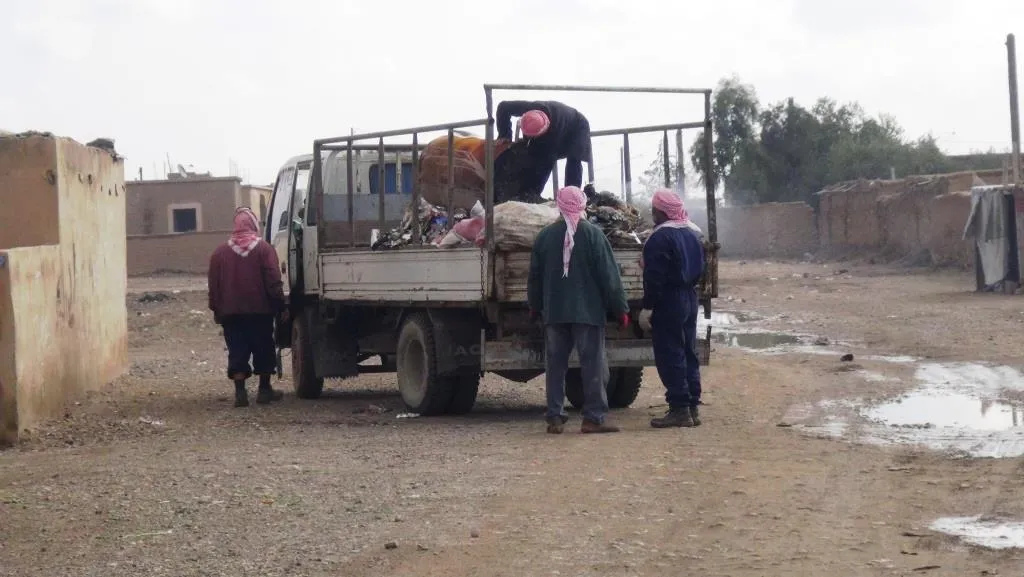 ‘Dest bi dest em bajaroka xwe bixemilînin’
