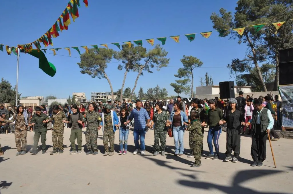 Şahiya Roja Kobanê ya Cîhanê bi dîmenên hunerî bi dawî bû