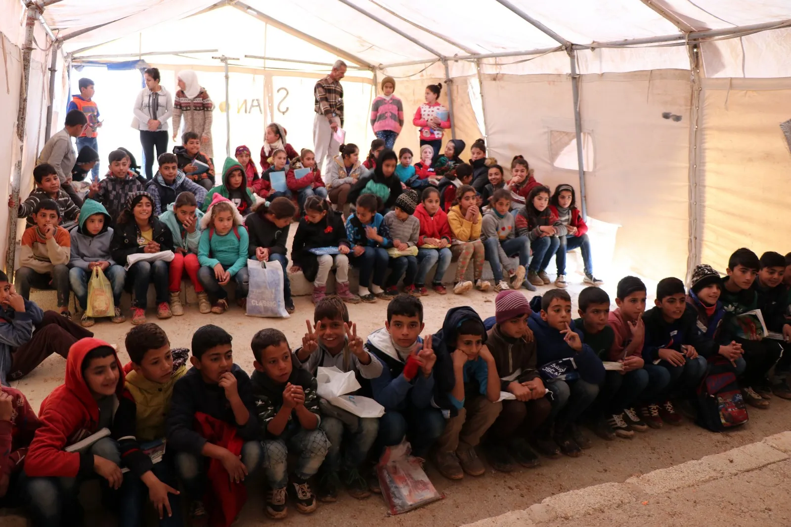 Komîteya Piştgiriya Derûnî çalakiyan ji zarokên Efrînê re lidar dixîne