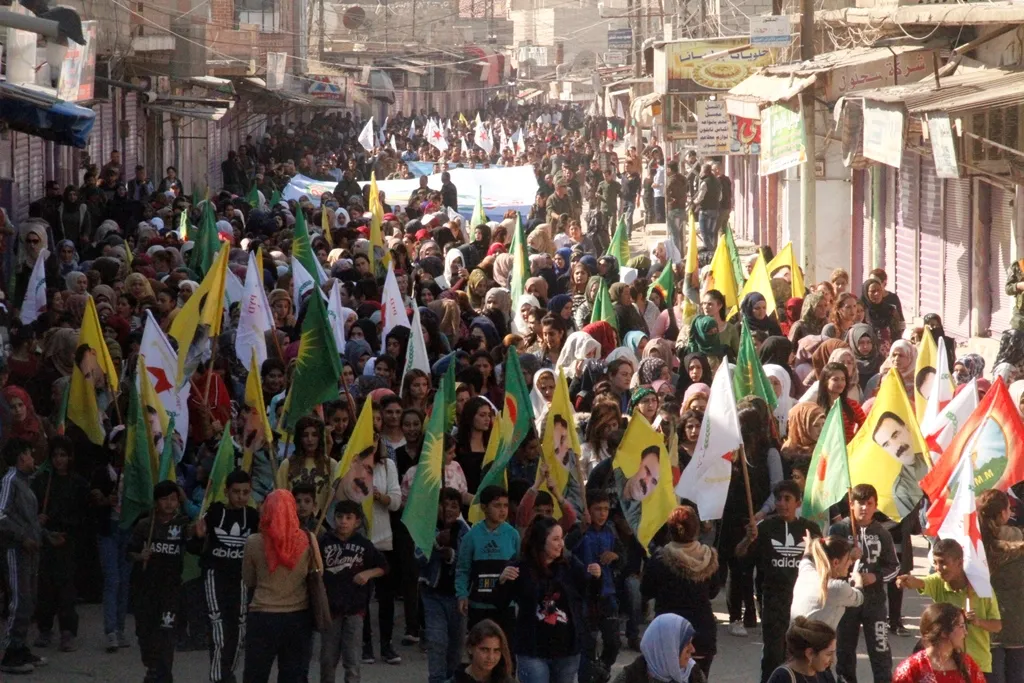 ‘Kes nikare îrada gelên bakurê suriyê bişkîne’