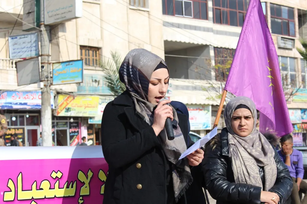 Jinên Minbicê ji bo Roja Têkoşîna li dijî Şîdeta li ser Jinan çalakî lidar xistin