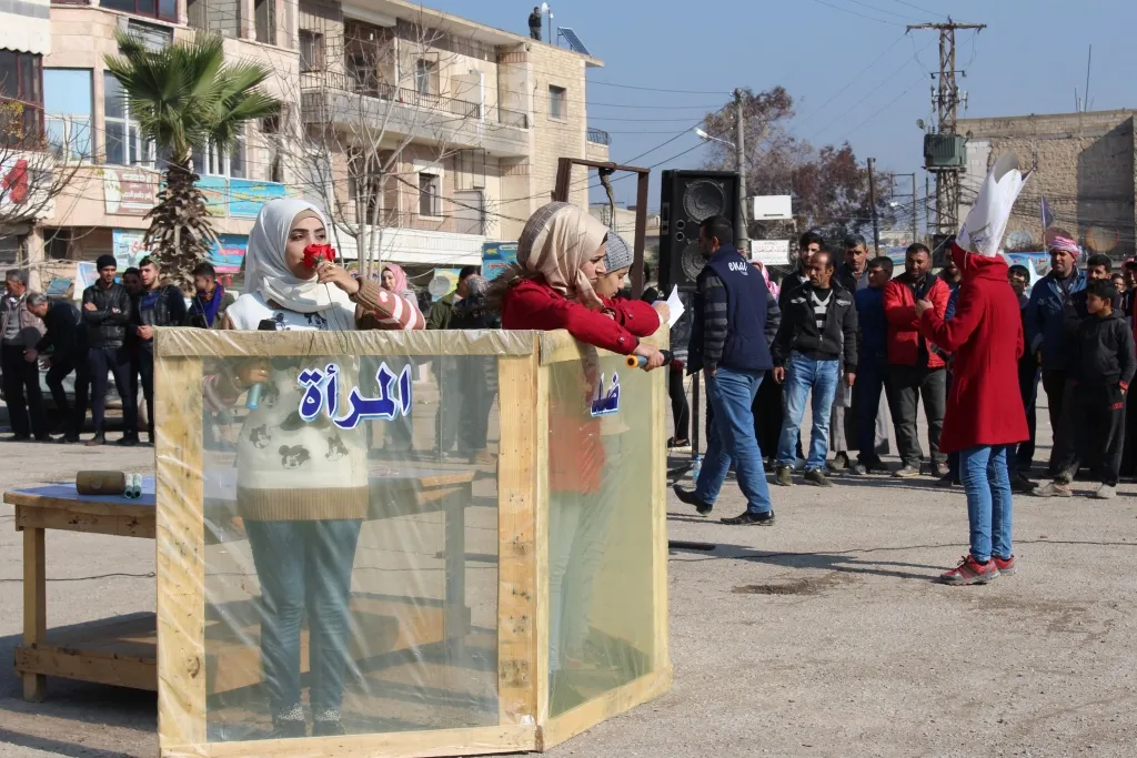 Jinên Minbicê ji bo Roja Têkoşîna li dijî Şîdeta li ser Jinan çalakî lidar xistin