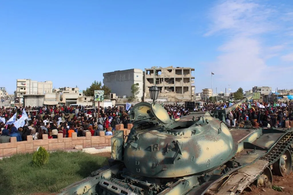 Gelê Kobanê li dijî dagirkeriyê daket qadan