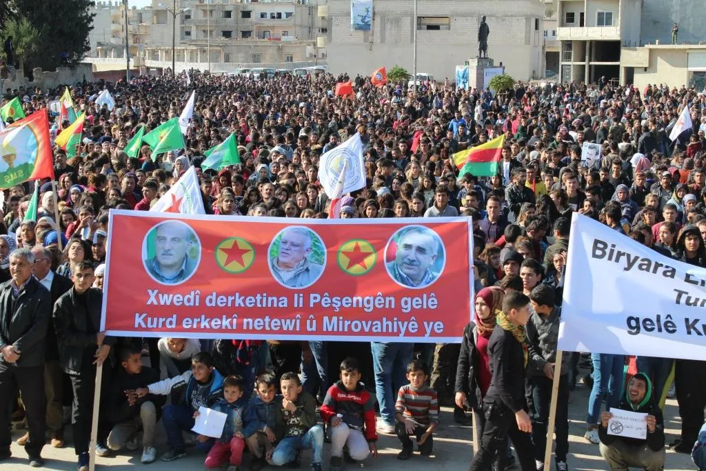 Gelê Kobanê li dijî dagirkeriyê daket qadan