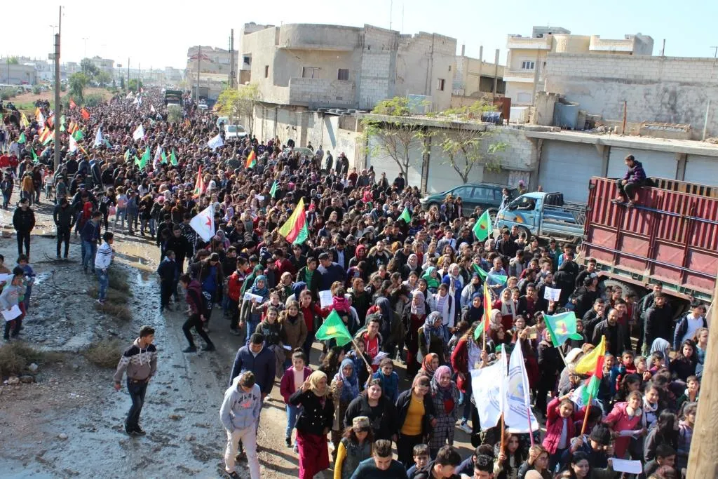 Gelê Kobanê li dijî dagirkeriyê daket qadan