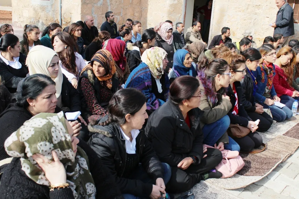 Jinên Kobanê ji bo Ocalan name ji CPT re şandin