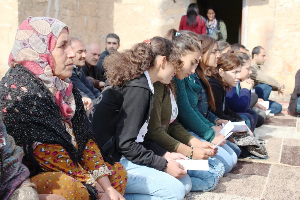 Jinên Kobanê ji bo Ocalan name ji CPT re şandin