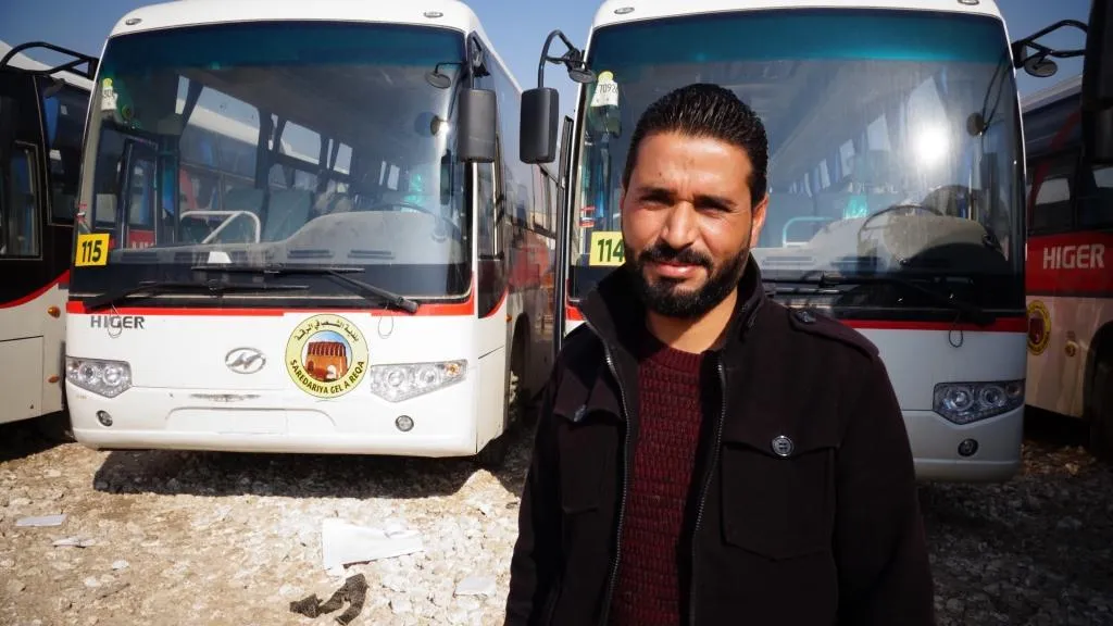 Otobusên nû ji bo veguhastina hundirîn gihaştin Reqayê