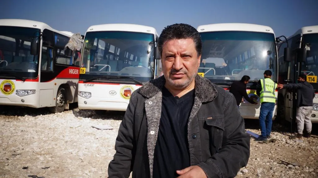 Otobusên nû ji bo veguhastina hundirîn gihaştin Reqayê