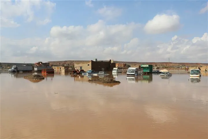 Li bajarokê Mergede ji ber lehiyê mal hilweşiyan û rê hatin girtin