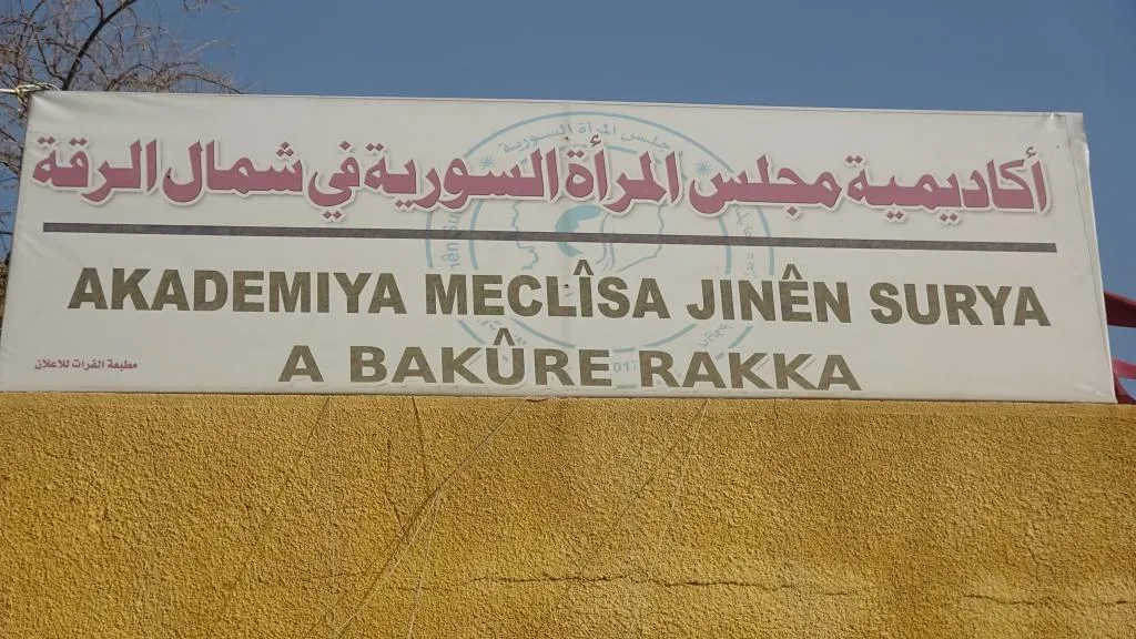 Akademiya Jinên Sûriyeyê dewreyeke nû li Reqayê vekir