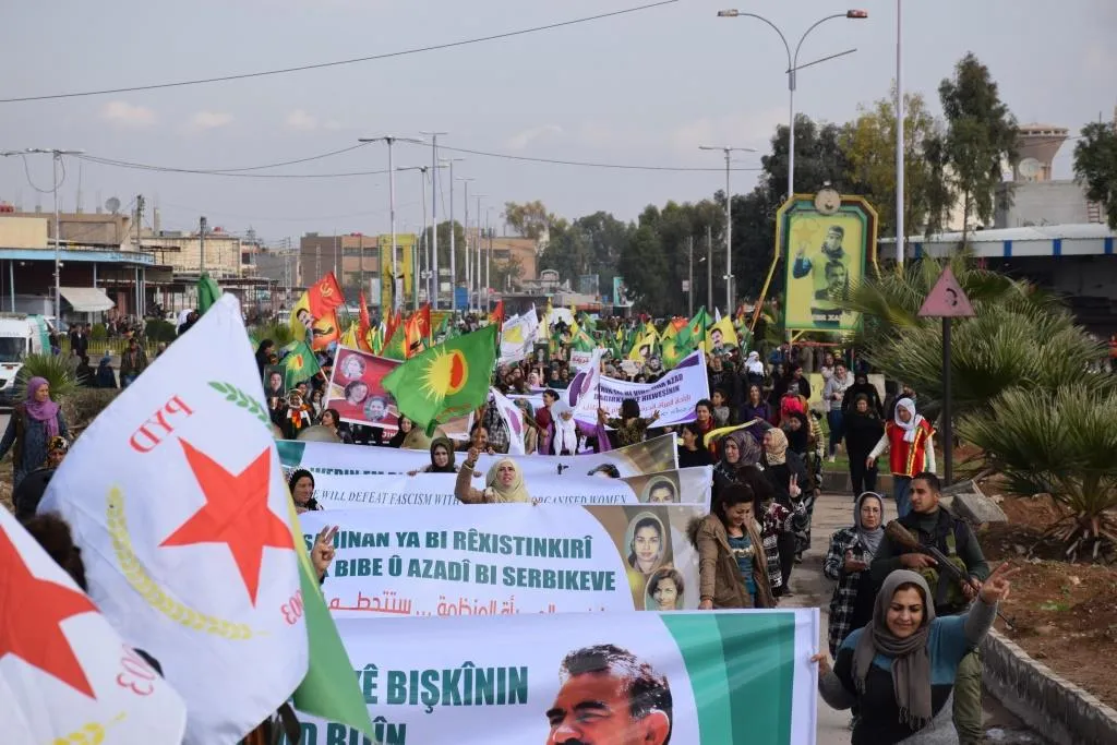 Bi boneya 25’ê Mijdarê li gelek navendên Bakurê Sûriyê meş hatin lidarxistin