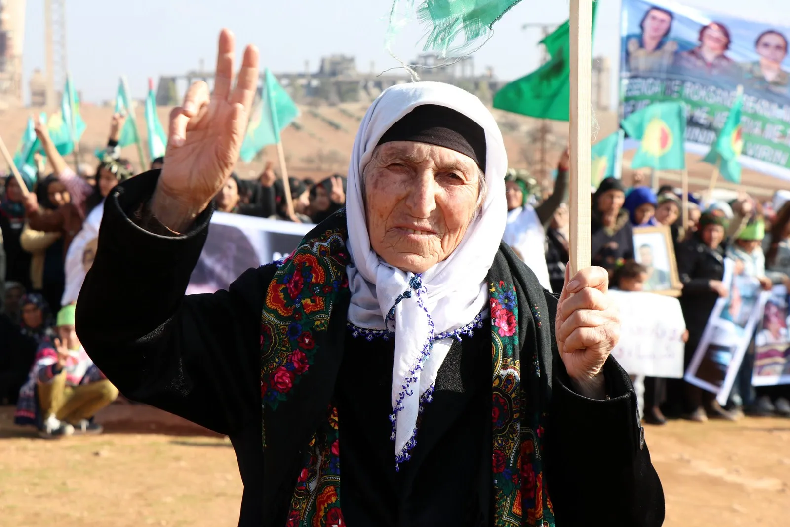 Bi boneya 25’ê Mijdarê li gelek navendên Bakurê Sûriyê meş hatin lidarxistin