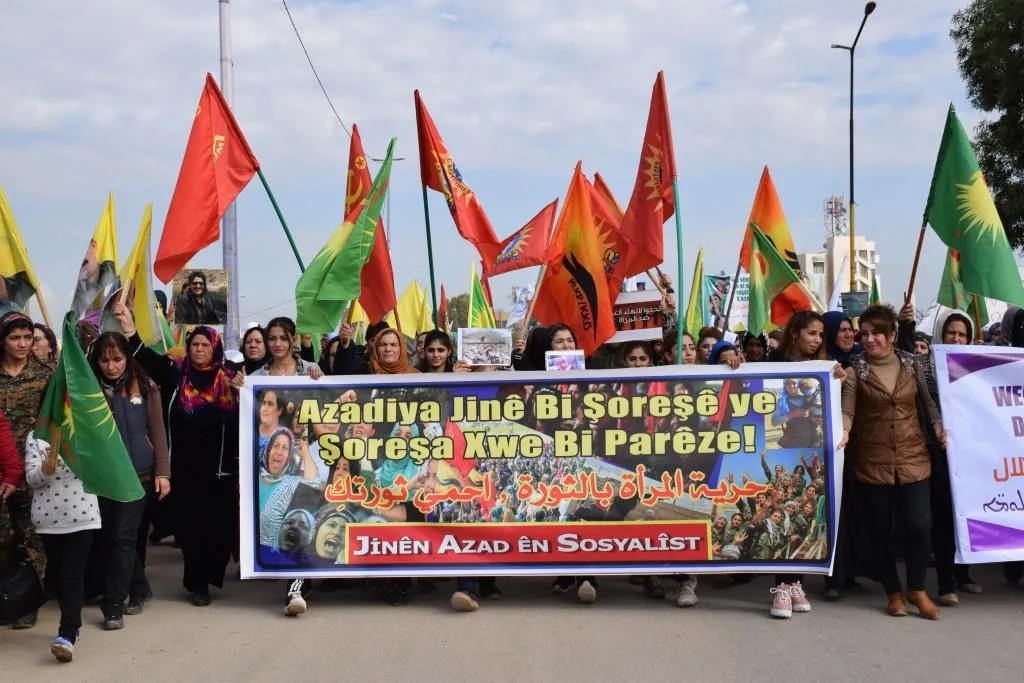 Bi boneya 25’ê Mijdarê li gelek navendên Bakurê Sûriyê meş hatin lidarxistin