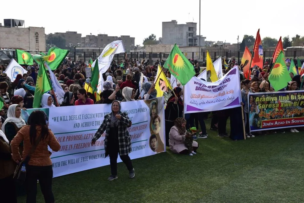 Bi boneya 25’ê Mijdarê li gelek navendên Bakurê Sûriyê meş hatin lidarxistin