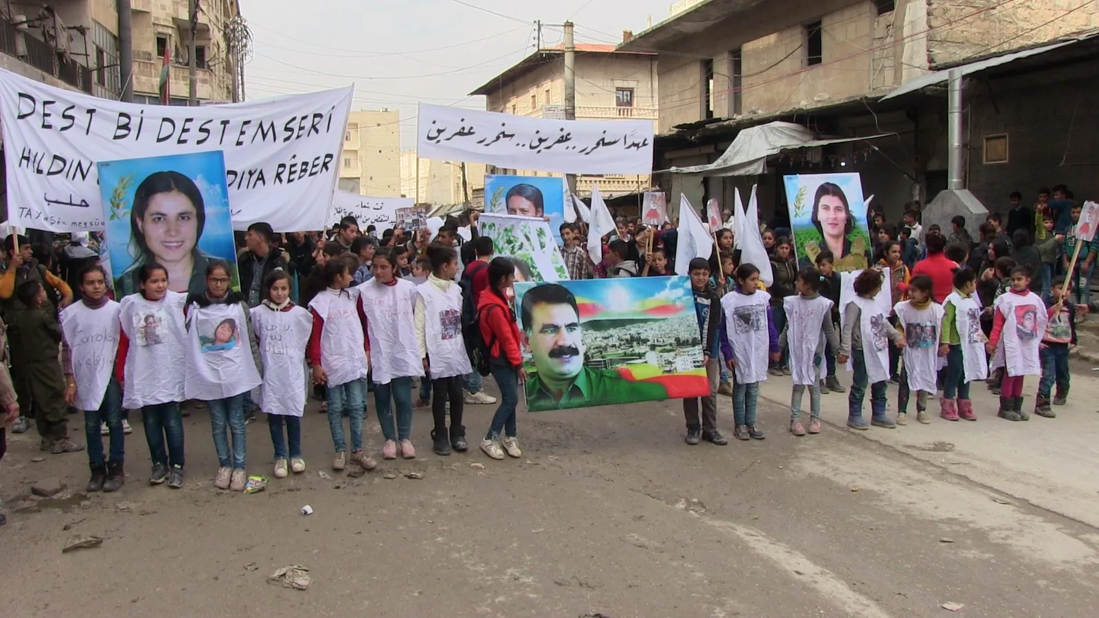 Xwendekarên Helebê azadiya Ocalan xwest