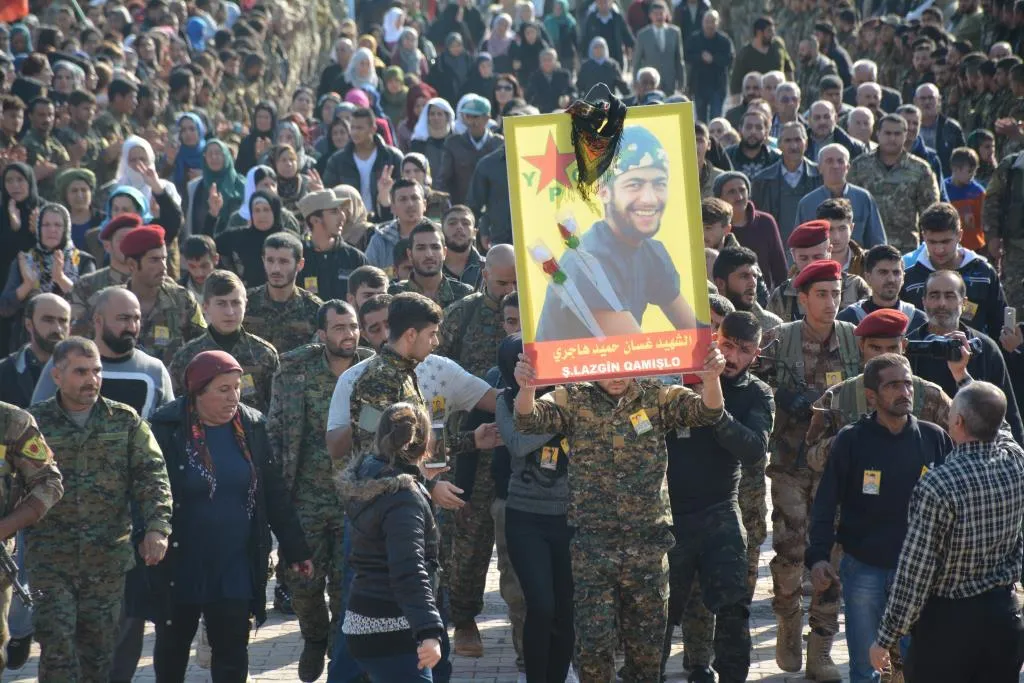 Cenazeyê şehîd Lezgîn Qamişlo bi merasîmeke girsayî hate veşartin