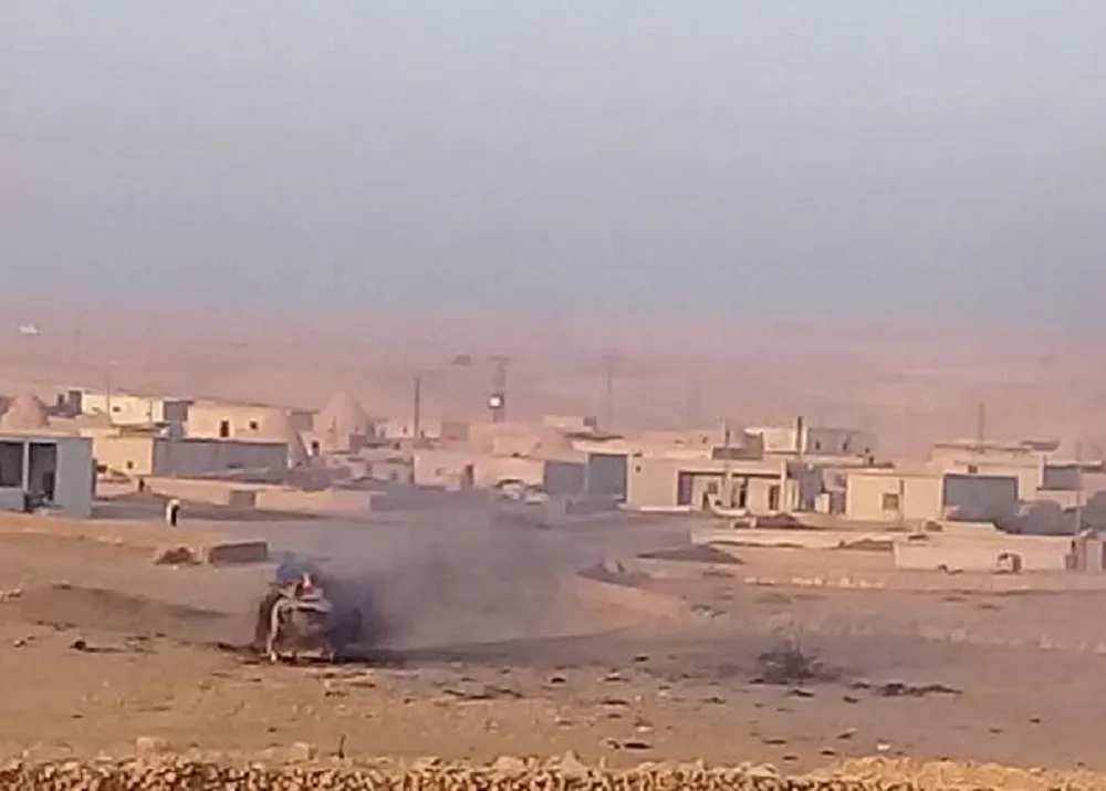 Li deverên nêzî "Herêmên bêçek" komên çekdar êrîşî hêzên rêjîmê kirin